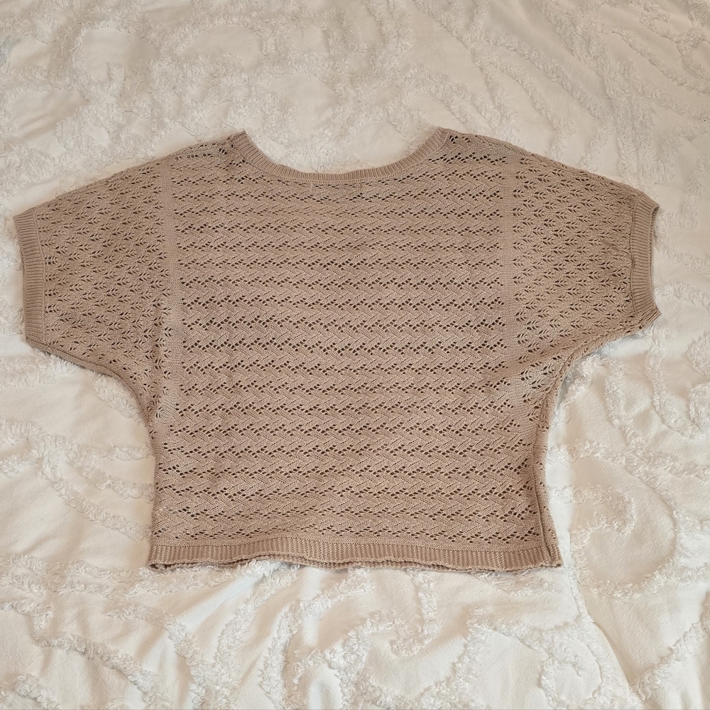 Forever 21 Beige Knit Short Sleeve Sweater, Size M (1206)
